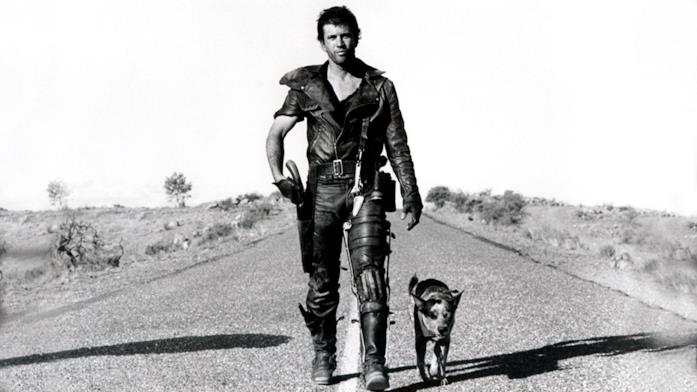 Mel Gibson, antieroe della saga di Mad Max Mel Gibson in una scena de Il guerriero della strada