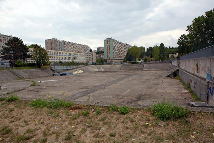 I miserabili Il cortile in cui giovano i ragazzi del film