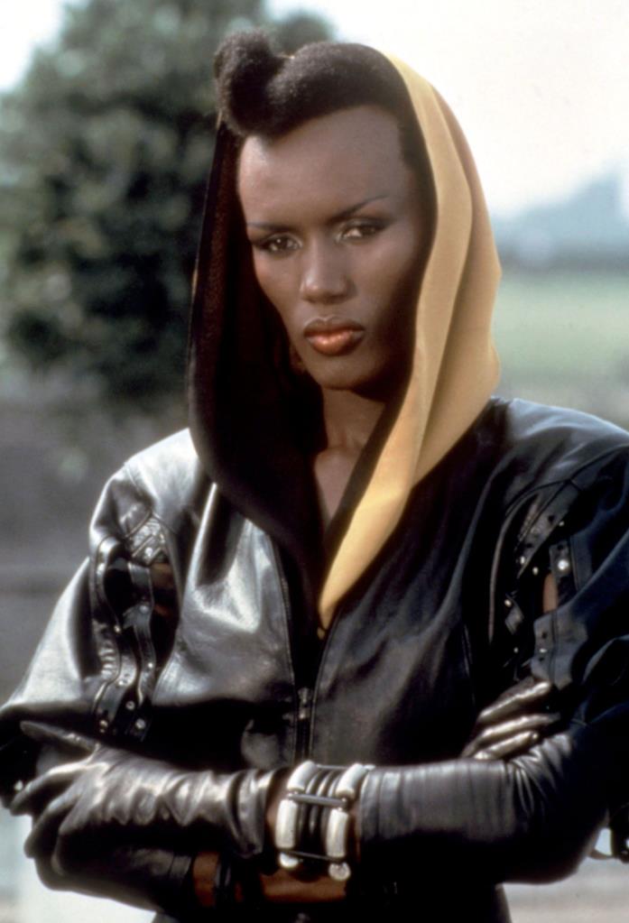 Grace Jones non tornerà per Bond 25 Grace Jones sul set di Bersaglio mobile