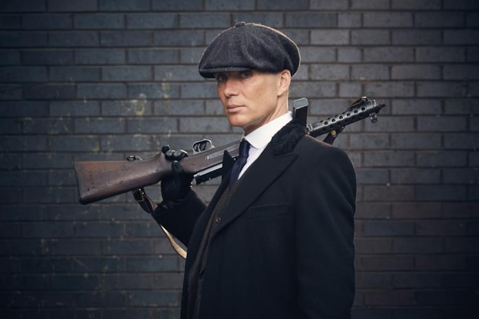 Cillian Murphy nei panni di Tommy Shelby Thomas Shelby, leader dei Peaky Blinders
