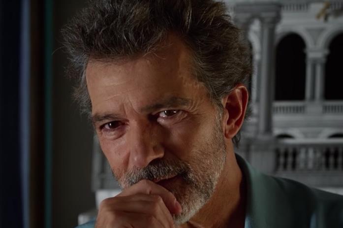 Antonio Banderas in una scena di Dolor y gloria