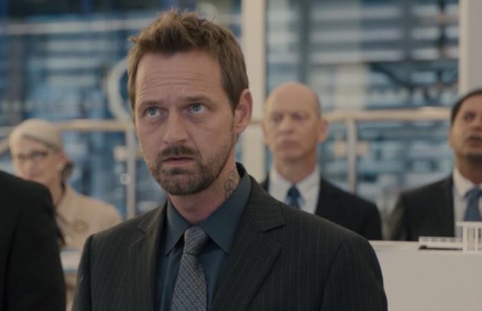 I 10 Anelli nel MCU: easter egg e storia Un uomo con il tatuaggio sul collo dei 10 Anelli