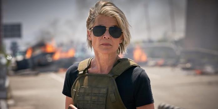 Linda Hamilton si è allenata duramente per tornare ad interpretare Sarah Connor in Terminator: Destino oscuro Un'immagine di Terminator: Destino oscuro che ritrae Linda Hamilton nei panni di Sarah Connor