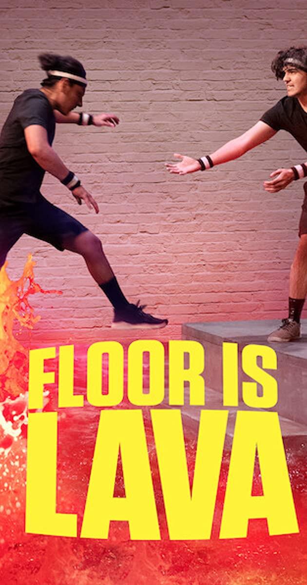 Floor is lava, le cadute più belle in un video Due concorrenti di Floor is lava