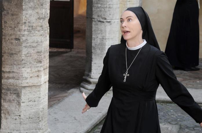 Elena Sofia Ricci in Che Dio ci aiuti 6