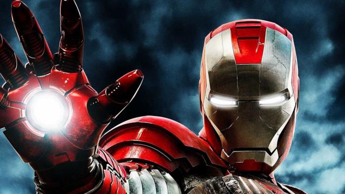Un primo piano di Iron Man nel poster di Iron Man 2