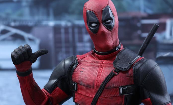Ryan Reynolds è Deadpool Ryan Reynolds in una scena di Deadpool