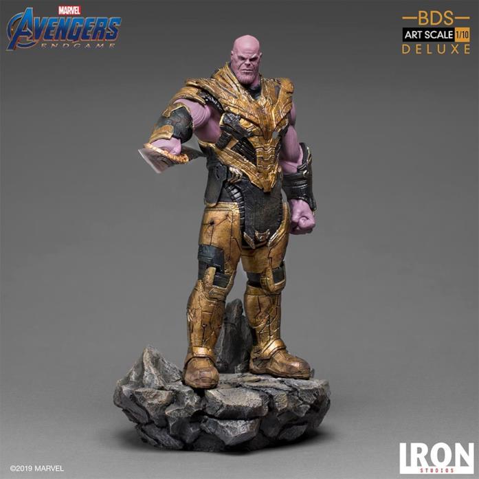 La statua di Thanos di Iron Studios - con la spada a doppia lama Thanos action figure con la spada a doppia lama