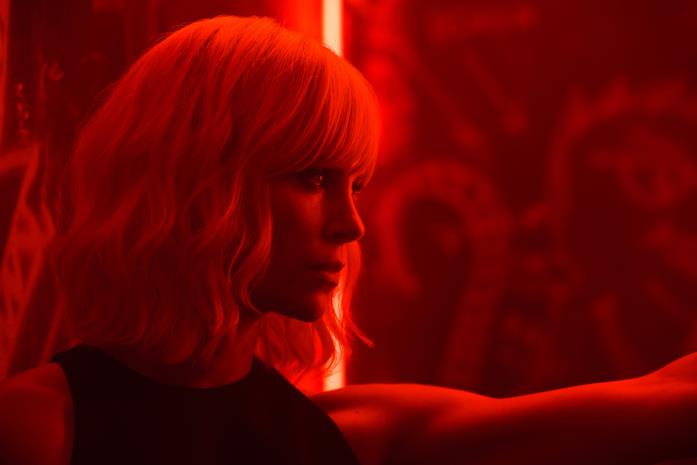Charlize Theron in una scena di Atomica Bionda