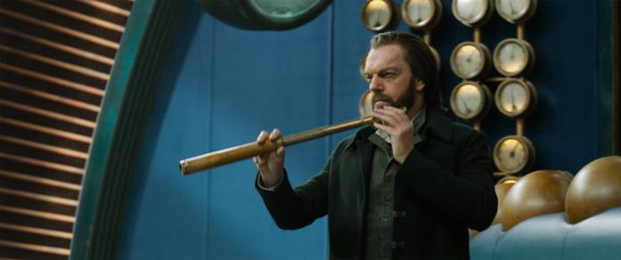 Thaddeus Valentine Hugo Weaving interpreta il villain Thaddeus Valentine