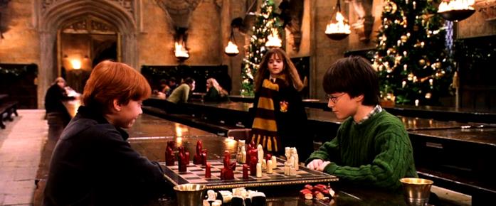 Harry e Ron giocano a scacchi a Hogwarts