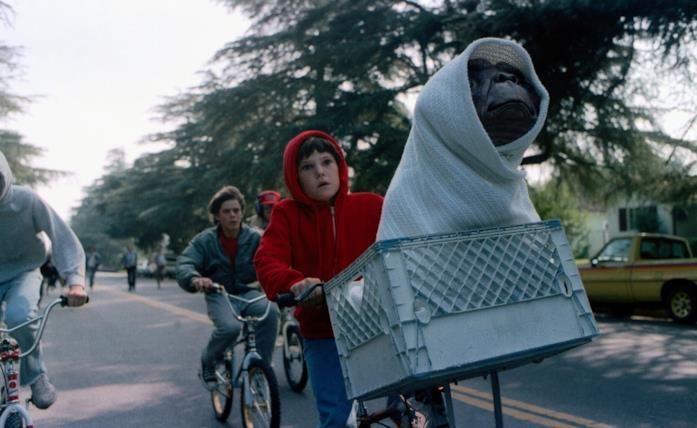 E.T. racconta l'amicizia tra un bambino e un alieno E.T. è tra i film più famosi di Spielberg