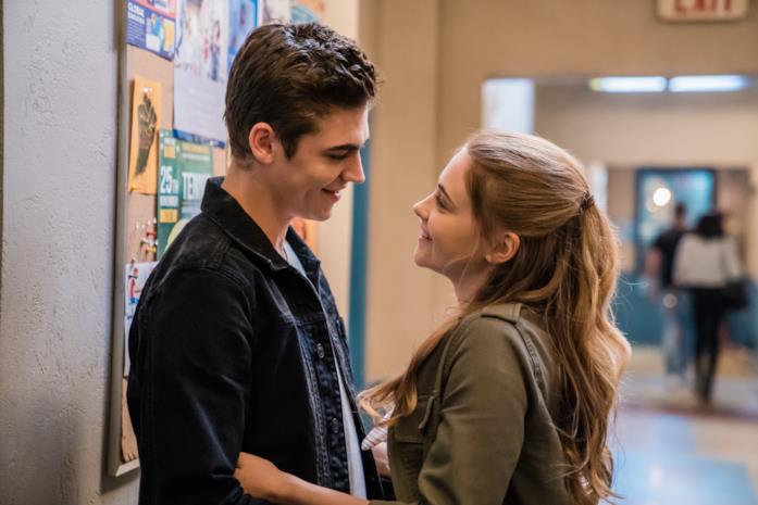 I protagonisti di After I protagonisti di After si guardano sorridenti