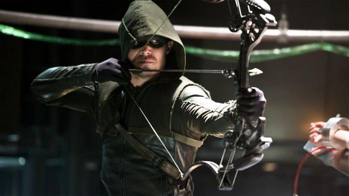 Stephen Amell nei panni di Arrow