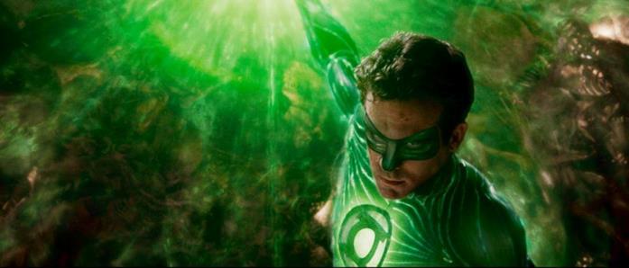 Ryan Reynolds si prepara a combattere per la battaglia in Lanterna Verde Ryan Reynolds come Hal Jordan in Lanterna Verde