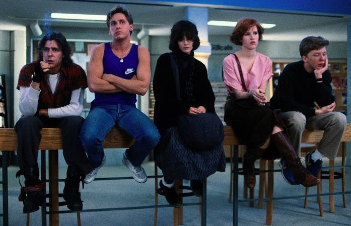 Breakfast Club è un noto film per adolescenti degli anni '80 I protagonisti del film sono corretti a trascorrere la giornata in biblioteca