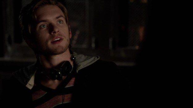 Chris Brochu è Luke, stregone membro della congrega di Gemini Chris Brochu nei panni di Luke in The Vampire Diaries