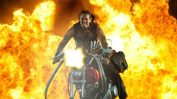Esplosioni, salti con la motocicletta e mitragliatori, Machete è anche questo Danny Trejo in Machete