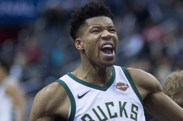 Giannis Antetokounmpo durante una partita del 2018