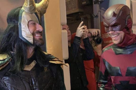 Foto di Charlie Cox e Tom Hiddleston agli Olivier Awards