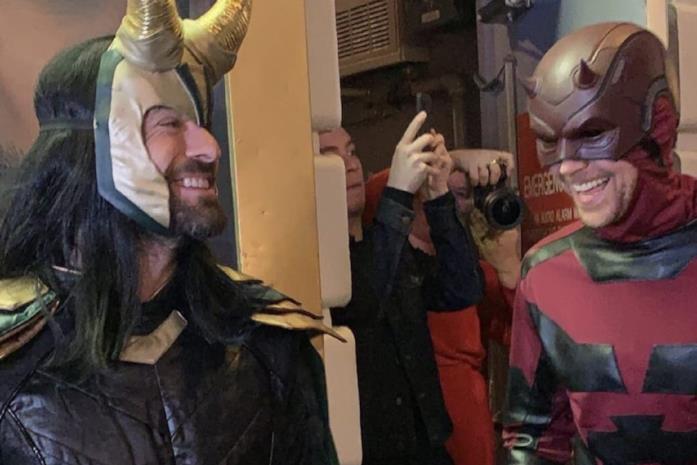 Foto di Charlie Cox e Tom Hiddleston agli Olivier Awards