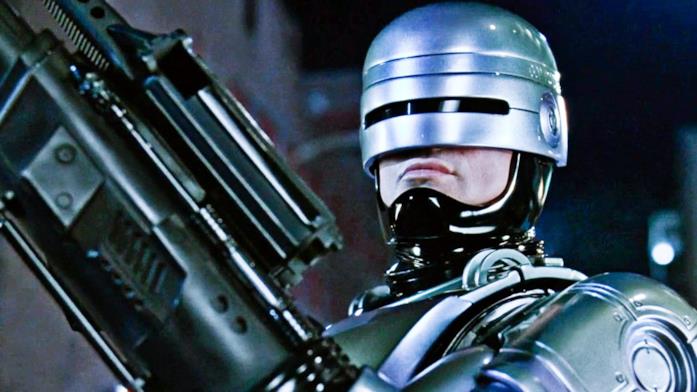 RoboCop è pronto all'azione RoboCop armato di fucile è pronto all'azione
