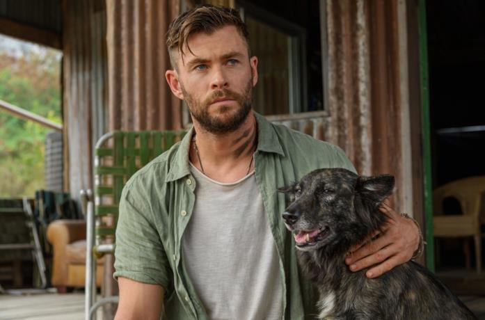 Chris Hemsworth in una scena di Tyler Rake