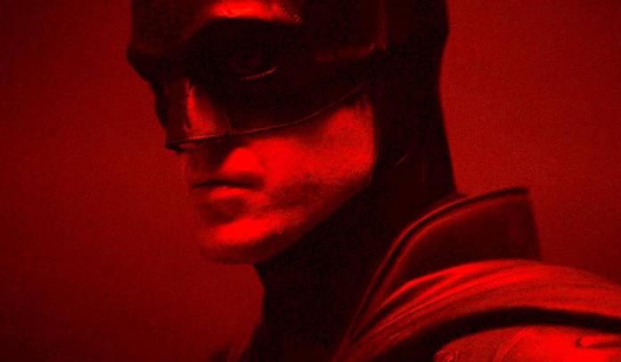 The Batman, il reboot cinematografico del supereroe DC The Batman illuminato di rosso