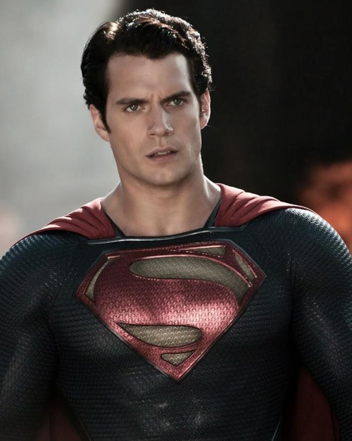 Il nuovo Superman dell'era Snyder è Henry Cavill Mezzobusto di Henry Cavill nel costume di Superman
