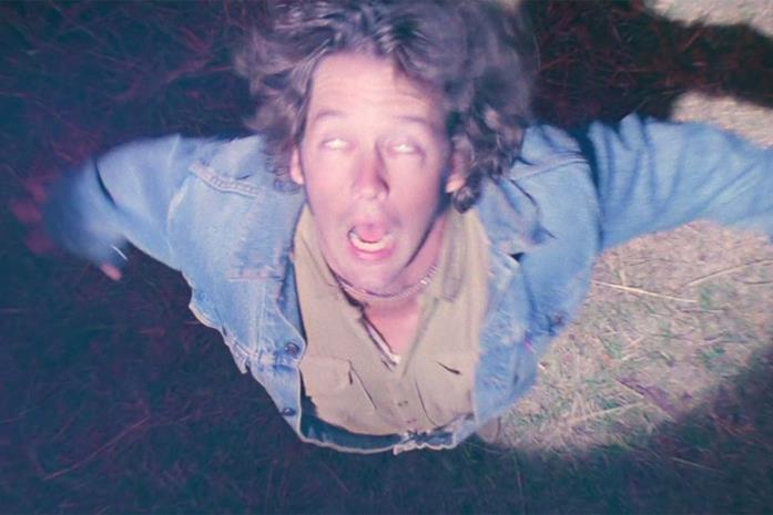 Il rapimento di Travis Walton nel film Bagliori nel Buio Una scena del film Bagliori nel Buio