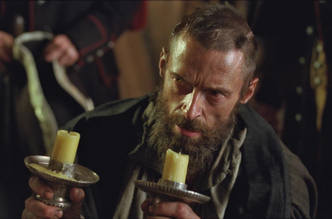 Un primo piano di Hugh Jackman nel film Les Misérables