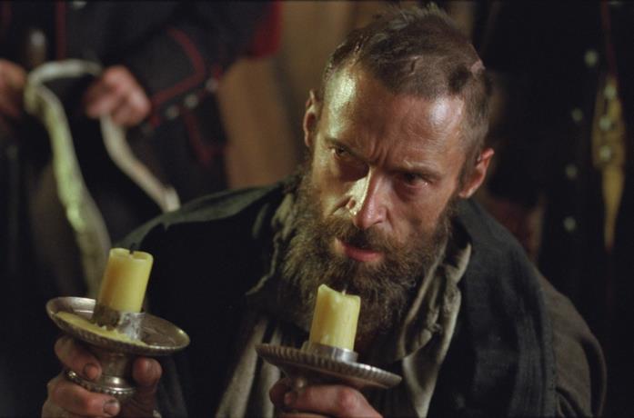 Un primo piano di Hugh Jackman nel film Les Misérables