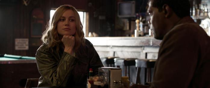 Captain Marvel e Nick Fury Captain Marvel e Nick Fury in un bar