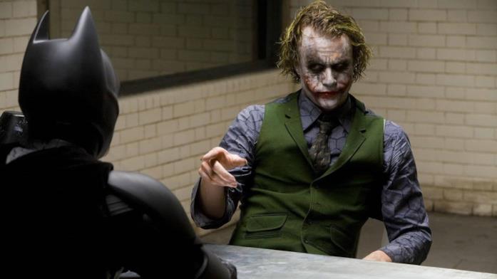 Un'immagine di Joker e Batman di spalle