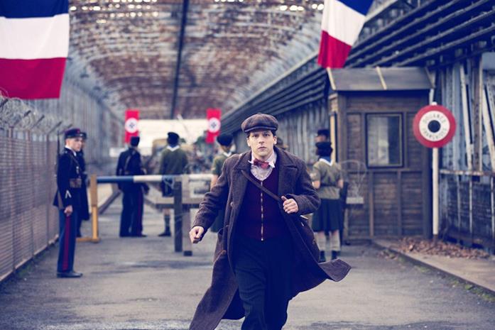 Resistance: Jesse Eisenberg è Marcel Marceau nel film Una foto tratta da una scena di Resistance