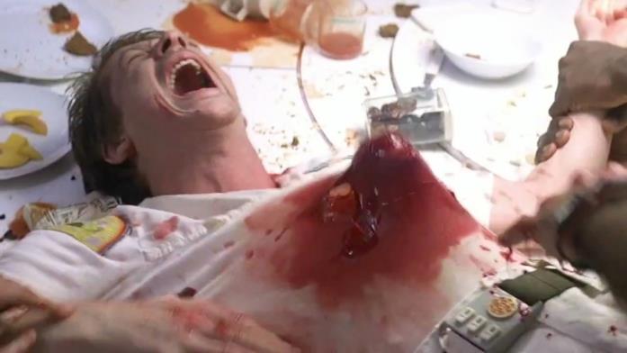 Il povero Kane dilaniato dall'alien Kane è interpretato da John Hurt