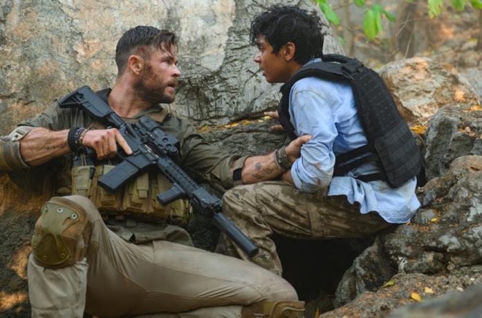 Hemsworth nei panni del mercenario protagonista