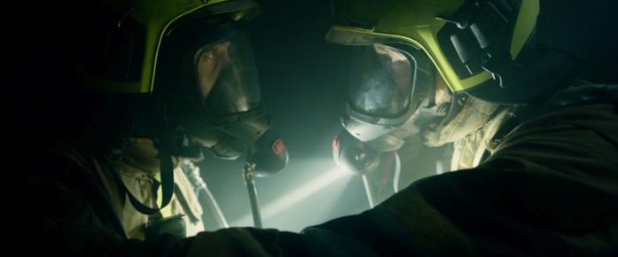 Mikkel Bratt Silset e Thorbjørn Harr in una scena del film The Tunnel - Trappola nel buio