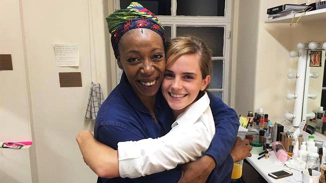 Emma Watson abbraccia Noma Dumezweni