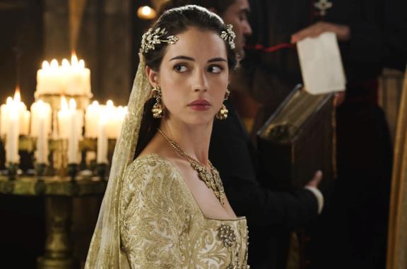 Adelaide Kane è Mary Stuart in Reign
