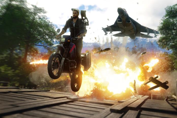 In Just Cause 4 Rico Rodriguez può utilizzare numerosi mezzi di trasporto Rico Rodriguez in sella ad una moto in uno screen di Just Cause 4