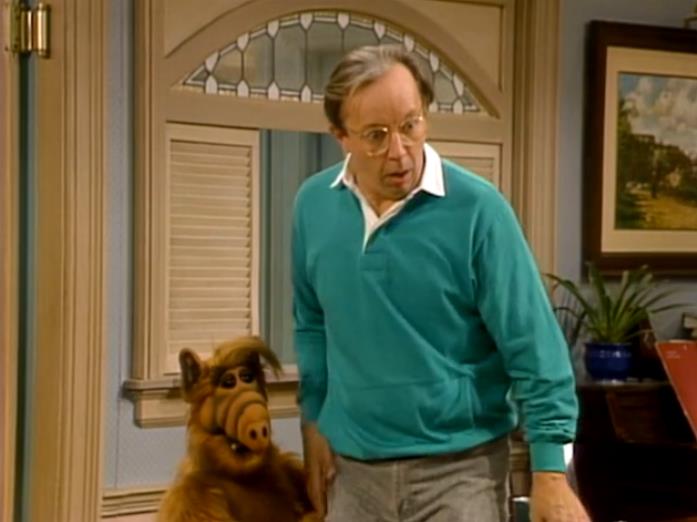 Willie Tanner in una scena di Alf Willie Tanner insieme ad Alf in una scena della serie TV