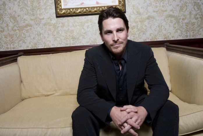 Christian Bale è stato in trattative per un ruolo in Solo: A Star Wars Story Christian Bale, l'indimenticabile Batman della trilogia de Il Cavaliere Oscuro