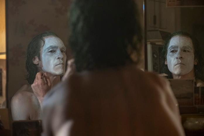 Joaquin Phoenix in una scena del film Joker