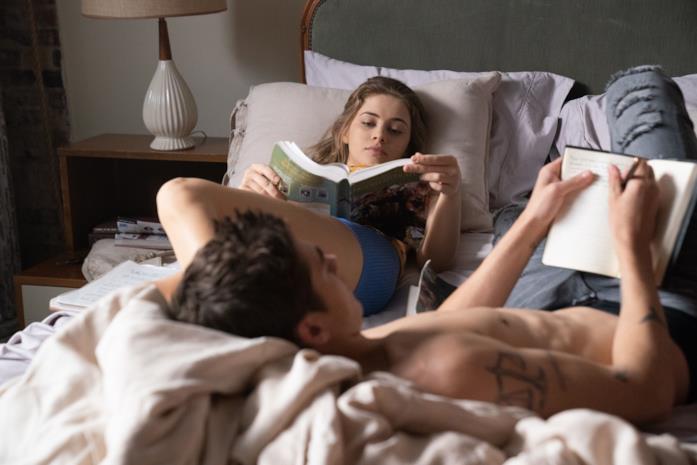 After I protagonisti di After leggono a letto