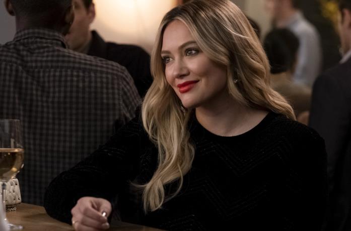 Hilary Duff in una scena della sesta stagione di Younger