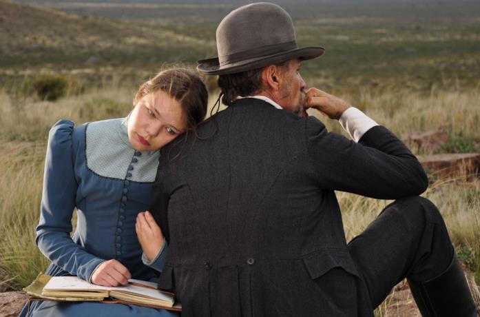 Viilbjørk Malling Agger e Viggo Mortensen in una scena del film Jauja