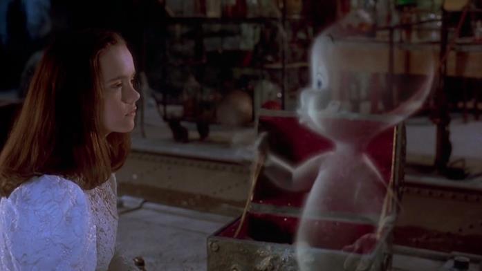 Casper e Christina Ricci Casper e Christina Ricci parlano in una stanza della loro casa