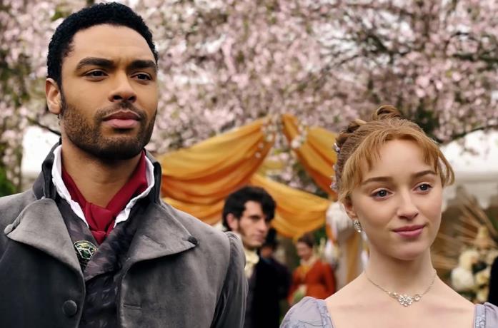 Daphne Bridgerton e il duca di Hastings in una scena di Bridgerton