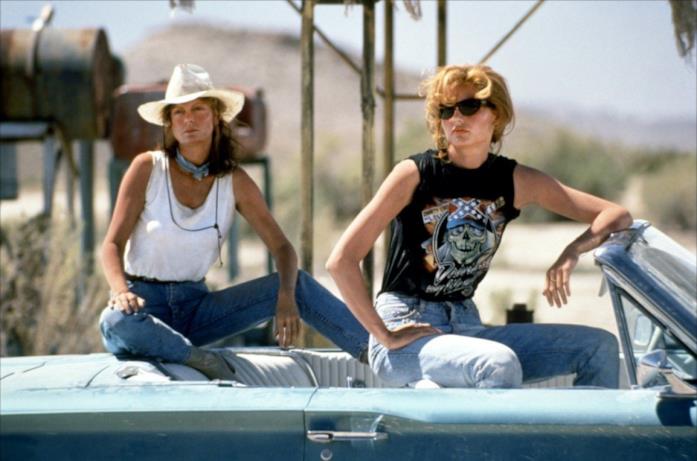 Thelma e Louise a bordo della celebre Ford Thunderbird Susan Sarandon e Geena Davis